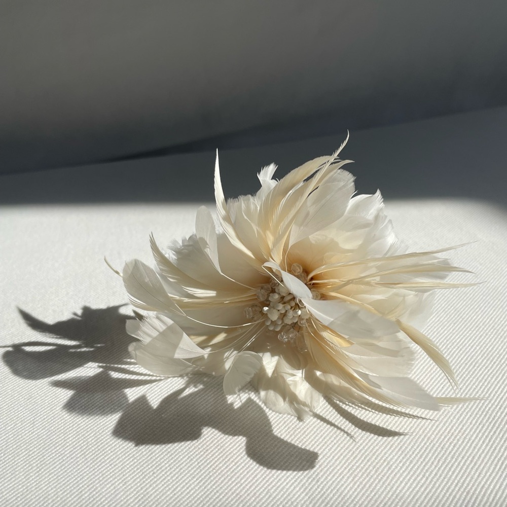 Ivory Feather Floral Hair Clip